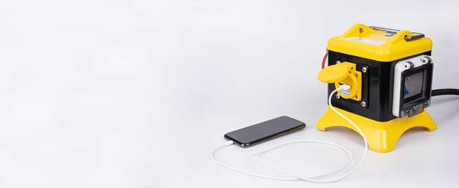 Надежная розетка для зарядки ваших мобильных устройств в строительстве и промышленности